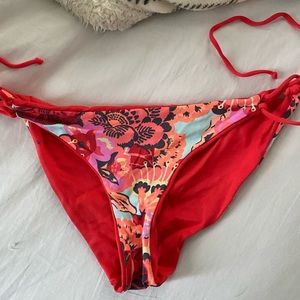 Patterned bikini bottoms